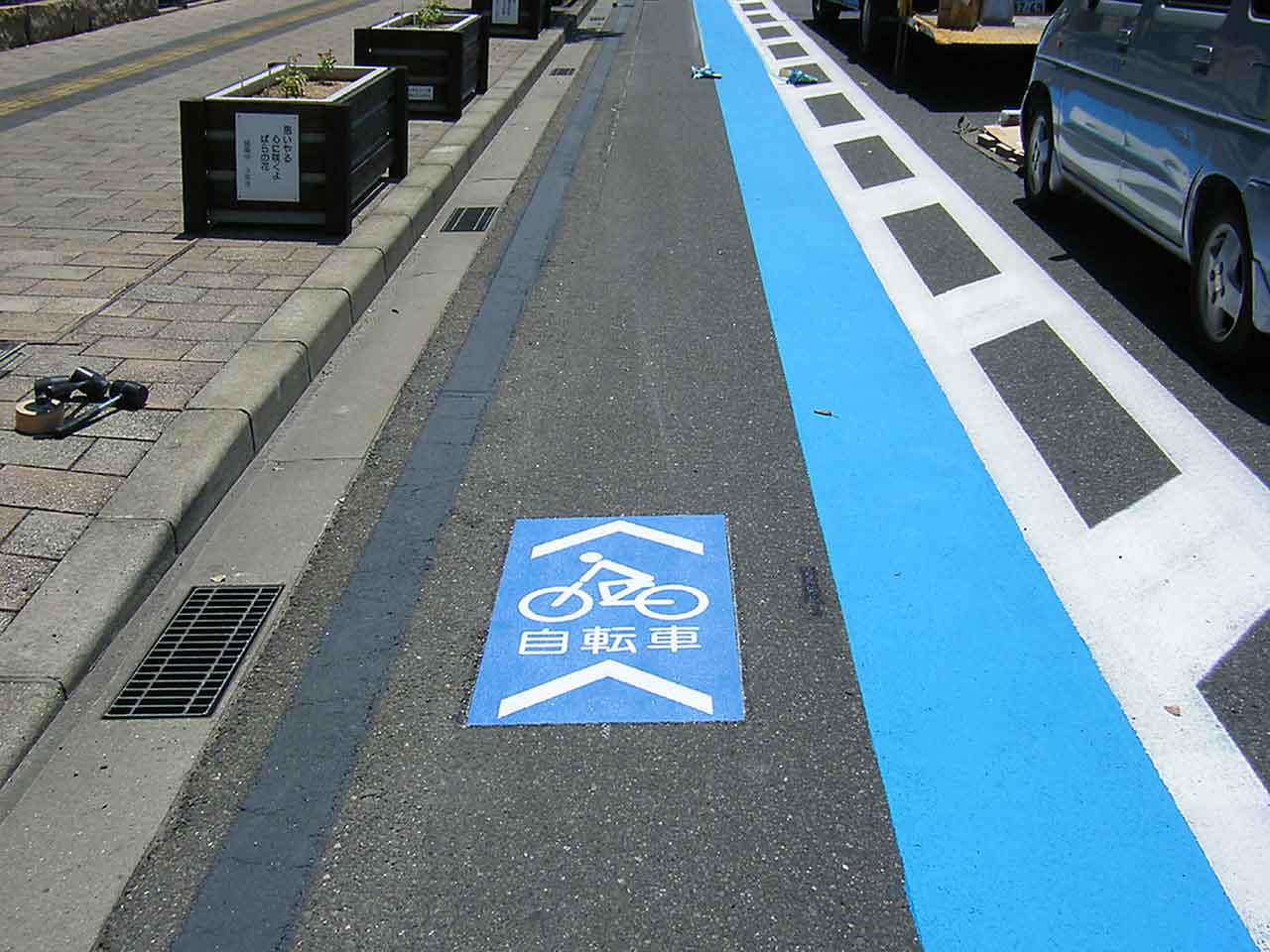 誘導サイン　社会実験　自転車通行帯