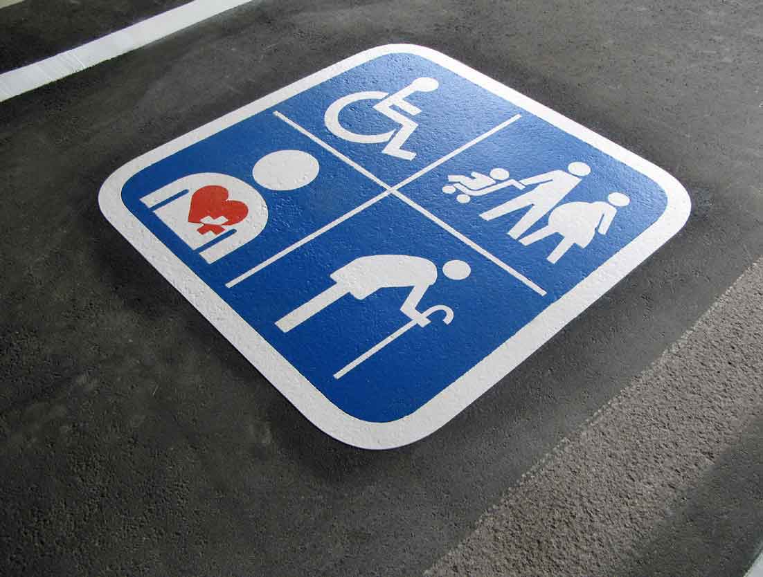 優先駐車マーク