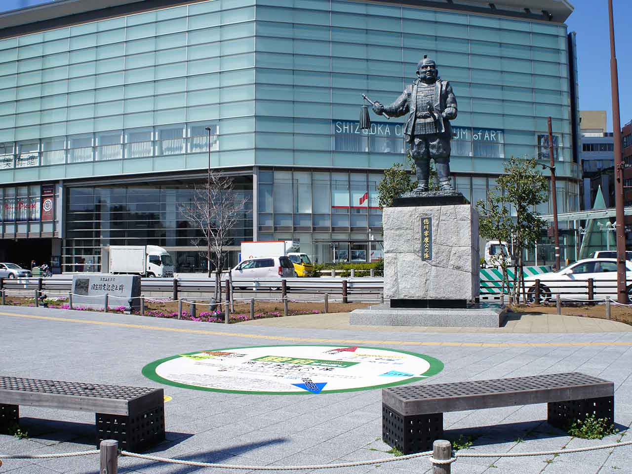 誘導サイン　駿府まち巡り　路面標示社会実験