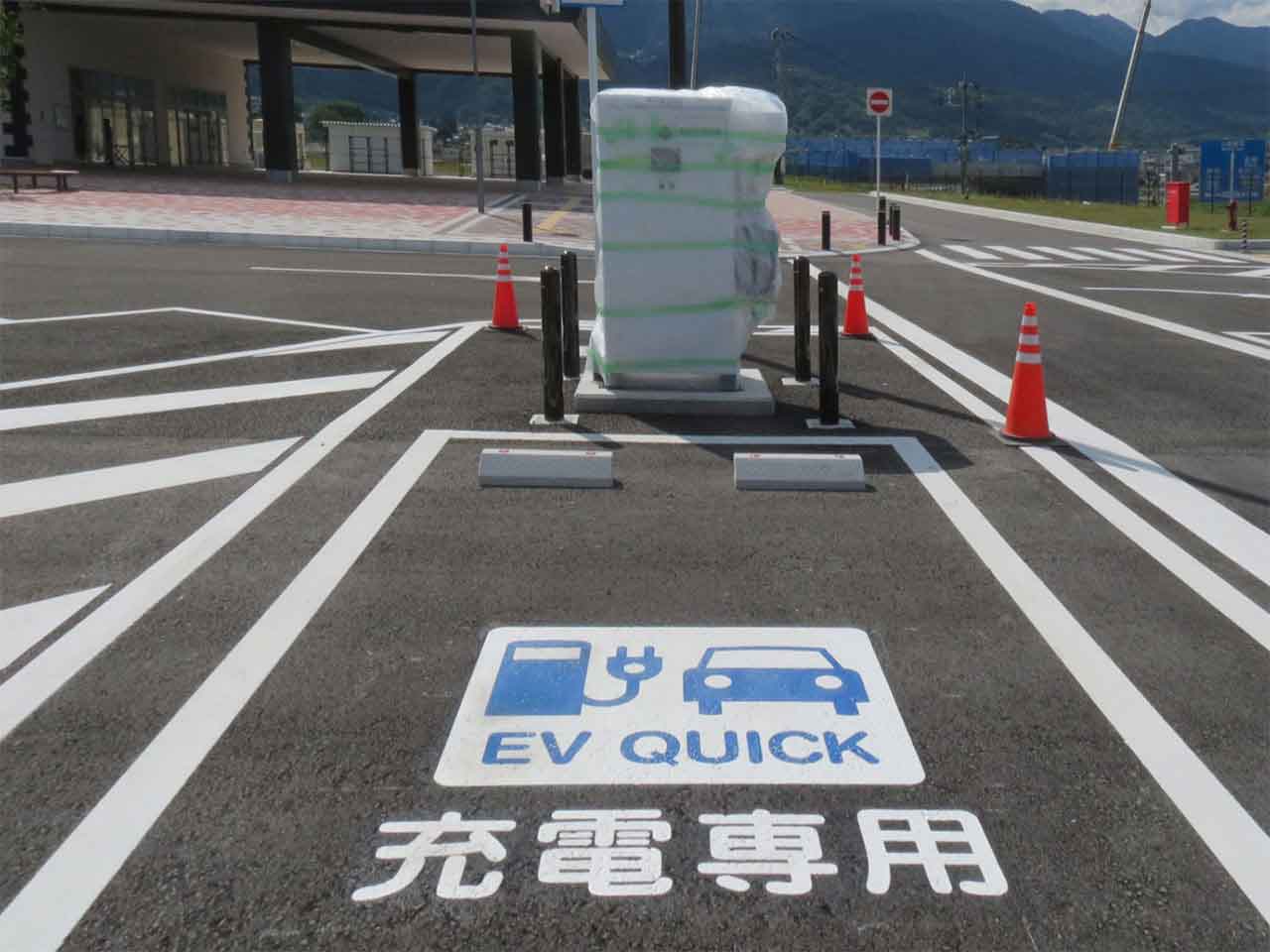 電気自動車サイン　EV QUICK　充電専用