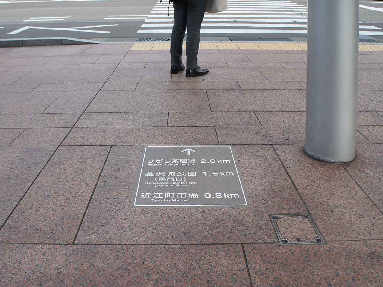 誘導サイン 金沢周遊まち歩き 路面標示 社会実験