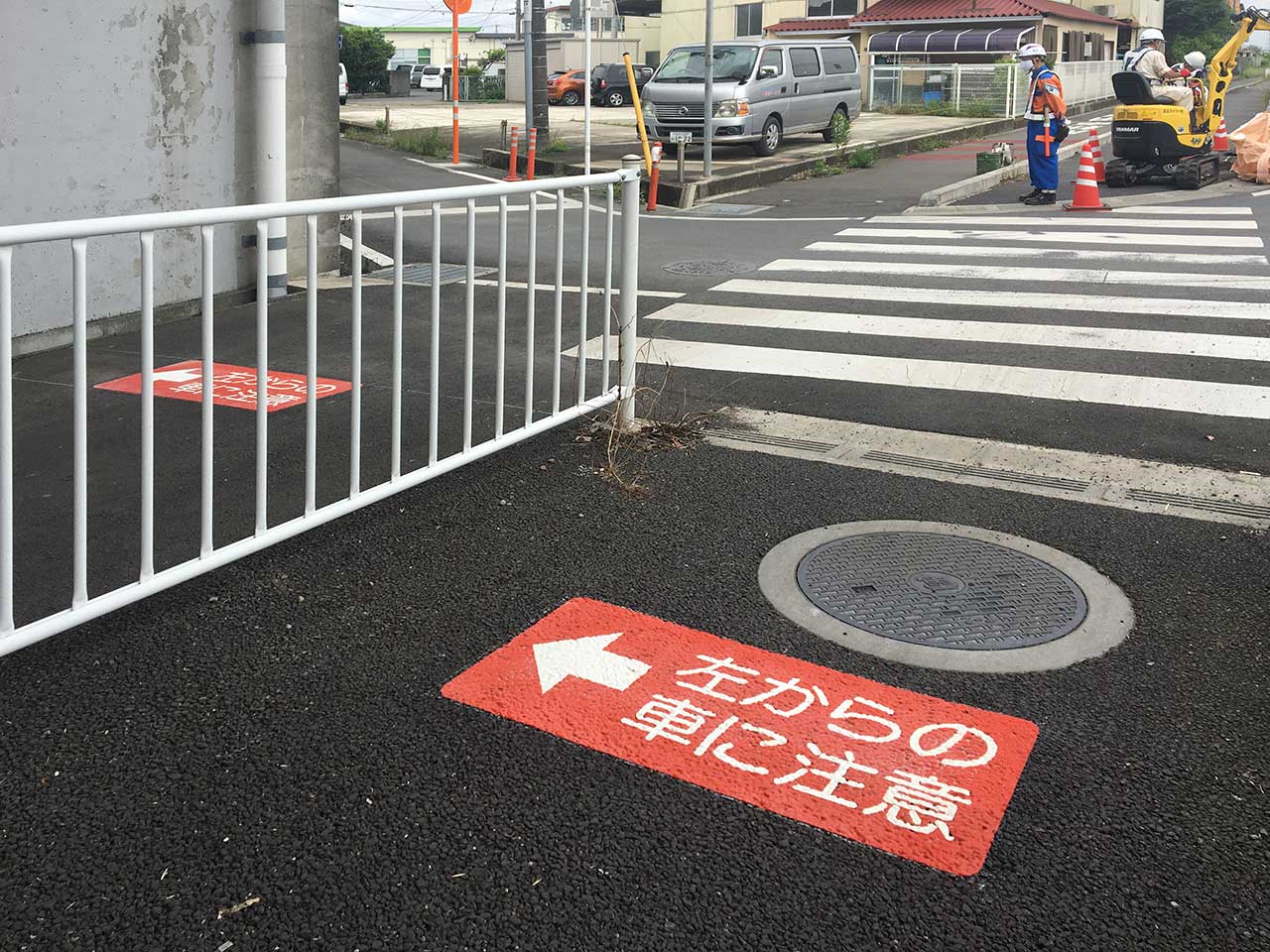 左からの車に注意